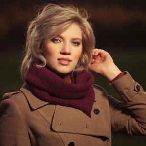 Chic Burgundy Knit Scarf 