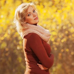 Chic Burgundy Knit Scarf 