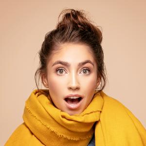 Chic Burgundy Knit Scarf 