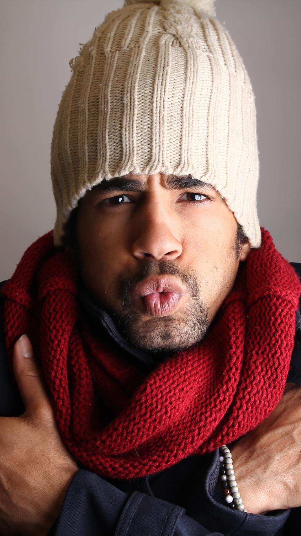 Chic Burgundy Knit Scarf 