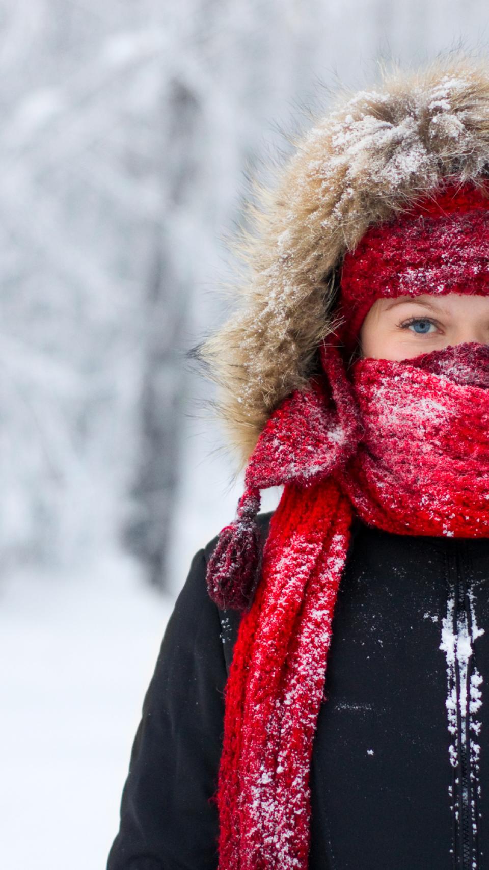 Chic Burgundy Knit Scarf 